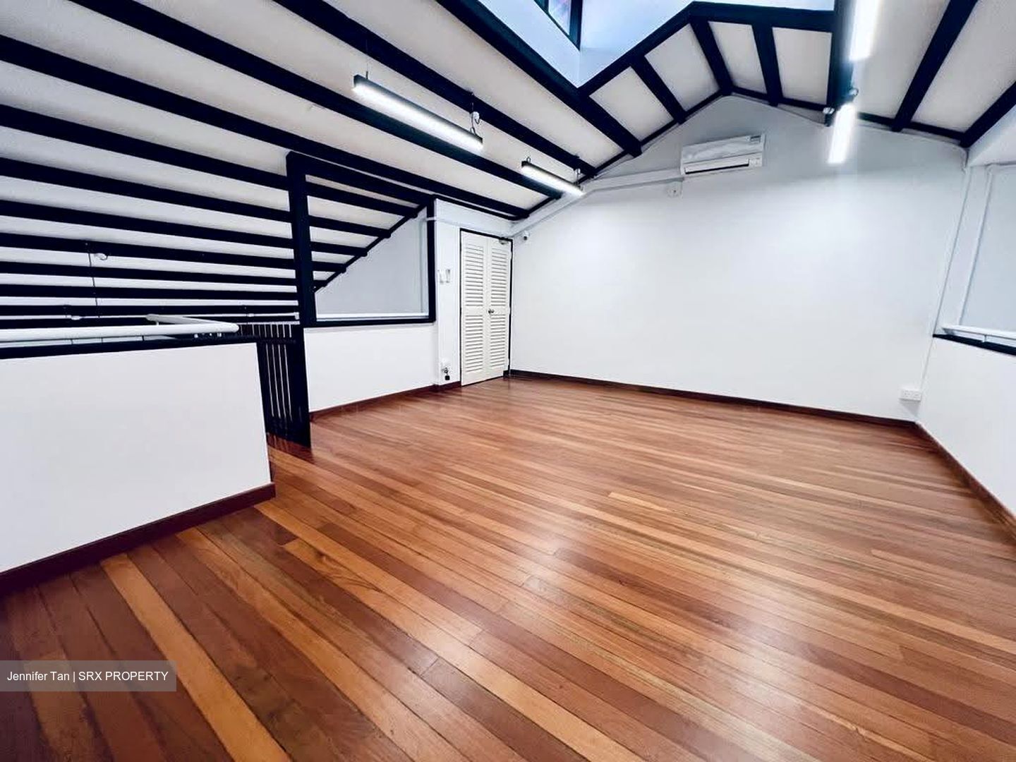 Club Street (D1), Office #615707741